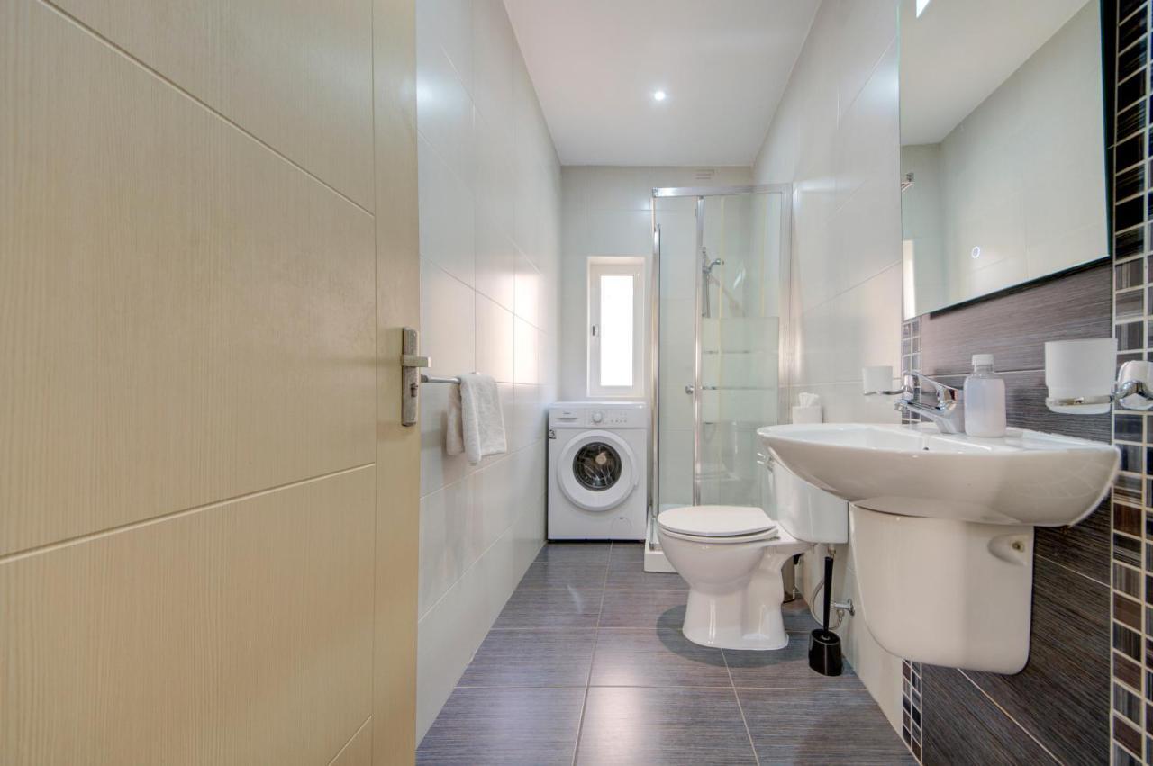Sapphire Court 2 Bedroom Apartments By Shortletsmalta Sliema Bagian luar foto