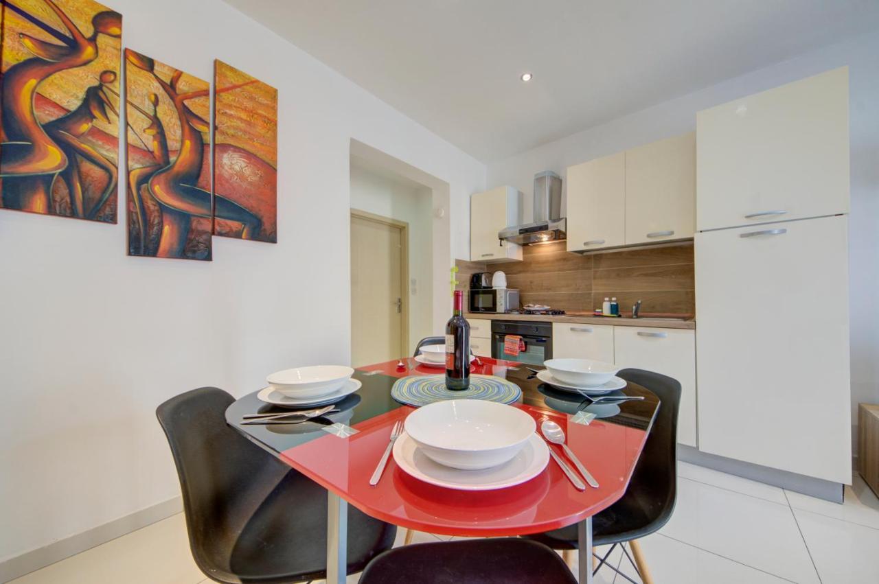 Sapphire Court 2 Bedroom Apartments By Shortletsmalta Sliema Bagian luar foto