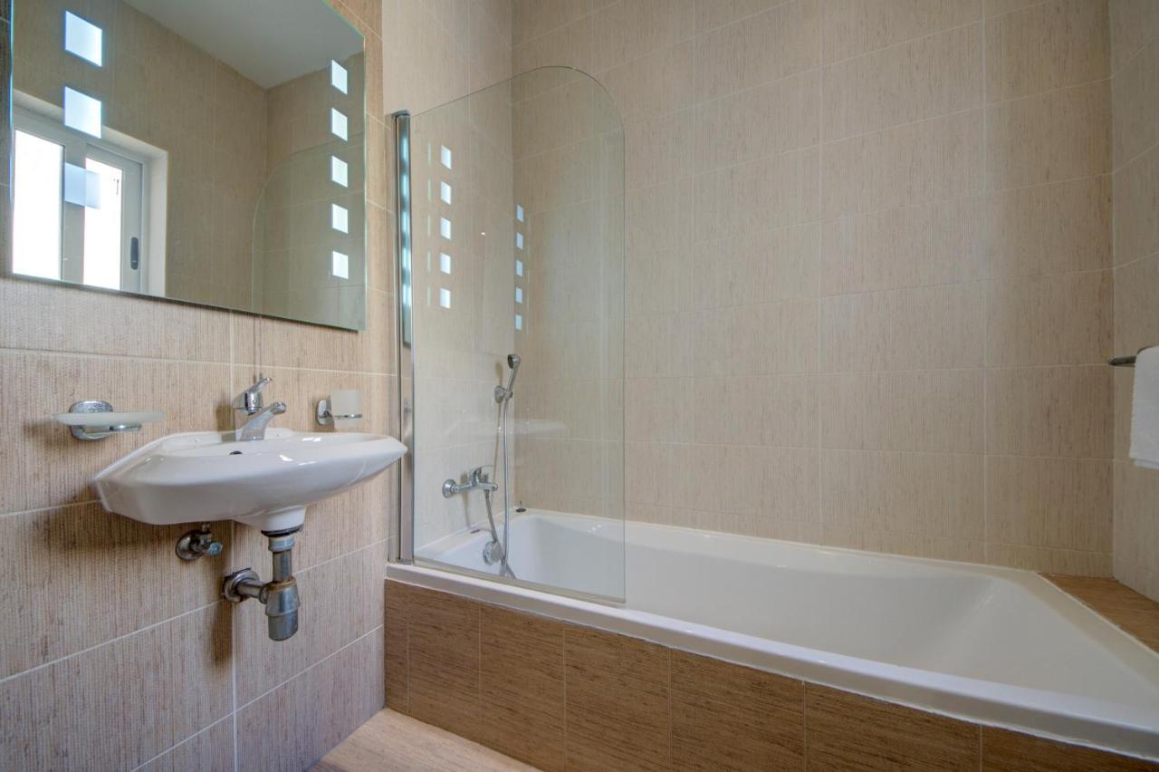 Sapphire Court 2 Bedroom Apartments By Shortletsmalta Sliema Bagian luar foto